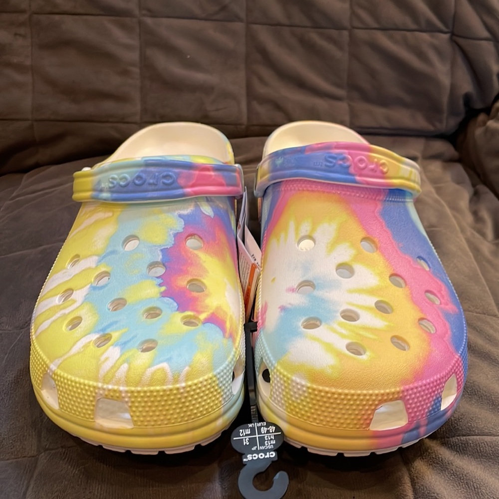 NEW Crocs Classic Tie Dye Graphic Clog Mens sz 13 NICE!! - Picture 5 of 8